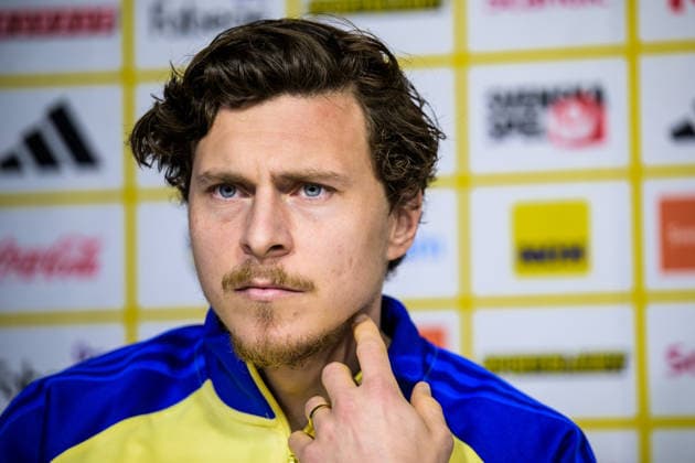 260325 Victor Nilsson Lindelöf of the Swedish national football team during a press conference, PK, Pressekonferenz on March 25, 2026 in Valencia. Photo: Joel Marklund BILDBYRAN kod JM JM0807 bbeng fotboll football soccer fotball vm-kval FIFA World Cup, WM, Weltmeisterschaft, Fussball qualifier presskonferens press conference sverige sweden sverige a Copyright: JOELxMARKLUND BB260325JM047