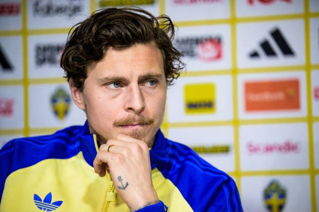 260325 Victor Nilsson Lindelöf of the Swedish national football team during a press conference, PK, Pressekonferenz on March 25, 2026 in Valencia. Photo: Joel Marklund BILDBYRAN kod JM JM0807 bbeng fotboll football soccer fotball vm-kval FIFA World Cup, WM, Weltmeisterschaft, Fussball qualifier presskonferens press conference sverige sweden sverige a Copyright: JOELxMARKLUND BB260325JM051
