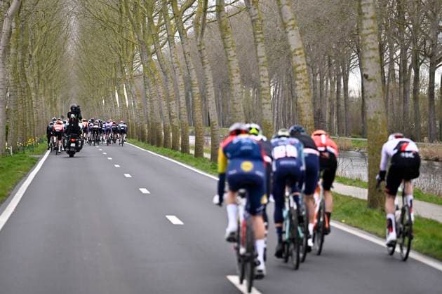Tour of Bruges 2026 Cycling Race BRUGGE, BELGIUM - MARCH 25 : illustration picture peloton riding in echelons during the 50th edition of Tour of Bruges an UCI World Tour 1.UWT one day cycling road race for Men Elite of 202.9 km with start in Brugge and finish in Brugge on March 25, 2026 in Brugge, Belgium, 25 03 2026 ( Motordriver Kenny Verfaillie - Brugge Belgium  Copyright: xTomasxSiskx