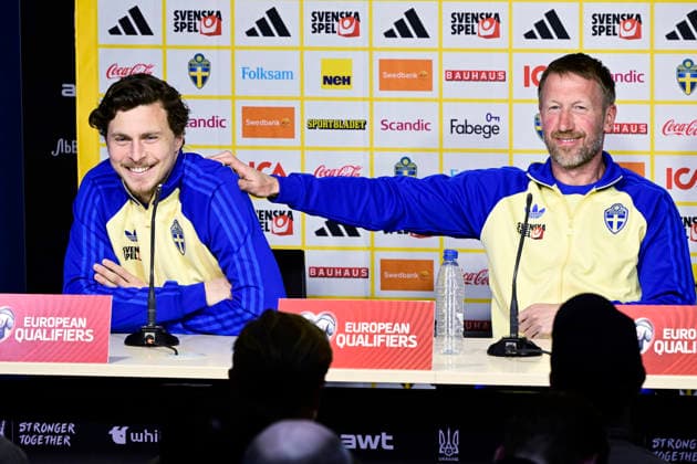 VALENCIA, SPAIN 20260325 Sweden s captain Victor Nilsson Lindelöf and national team, Nationalteam captain Graham Potter during today s press conference, PK, Pressekonferenz at Estadi Ciutat de Valencia ahead of Thursday s World Cup qualifying playoff against Ukraine. VALENCIA SPAIN x10030x