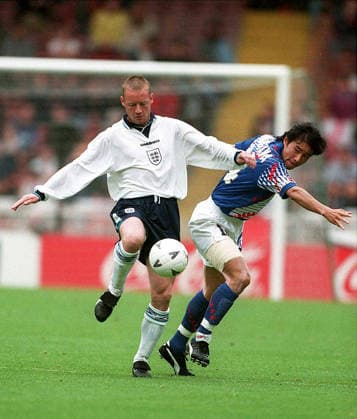 England V Japan, Umbro Cup Tournament David Batty of England and Masisha Nakayama of Japan challenge during the Umbro Cup Tournament match between England and Japan at Wembley Stadium on June 3, 1995 in London, England. London Wembley Stadium England United Kingdom Copyright: xAllstarxPicturexLibraryxLtdx