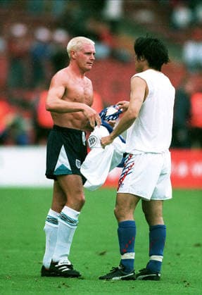 England V Japan, Umbro Cup Tournament Paul Gascoigne of England and Kazuyoshi Miura swap shirts after the Umbro Cup Tournament match between England and Japan at Wembley Stadium on June 3, 1995 in London, England. London Wembley Stadium England United Kingdom Copyright: xAllstarxPicturexLibraryxLtdx