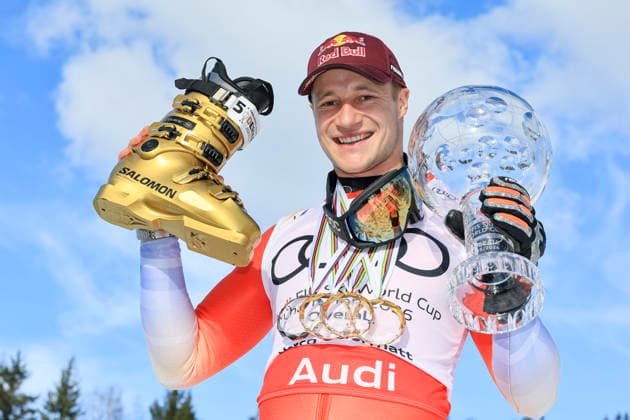 Sport Bilder des Tages ALPINE SKIING - FIS WC Final Lillehammer HAFJELL,NORWAY,25.MAR.26 - ALPINE SKIING - FIS World Cup Final, award ceremony for the Overall World Cup Men. Image shows Marco Odermatt (SUI). keywords: crystal globe, medal.  GEPAxpictures xWolfgangxGrebien