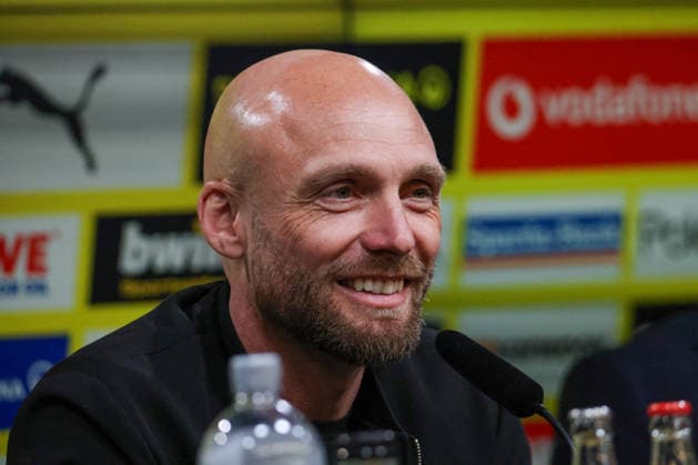 Dortmund, Deutschland: 25. März 2026 - Pressekonferenz - Vorstellung des neuen BVB Sportdirektors Ole Book Im Bild: Der neue BVB Sportdirektor Ole Book (BVB bei der Pressekonferenz lachend