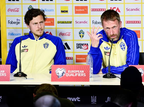 VALENCIA, SPAIN 20260325 Sweden s captain Victor Nilsson Lindelöf and national team, Nationalteam captain Graham Potter during today s press conference, PK, Pressekonferenz at Estadi Ciutat de Valencia ahead of Thursday s World Cup qualifying playoff against Ukraine. VALENCIA SPAIN x10030x