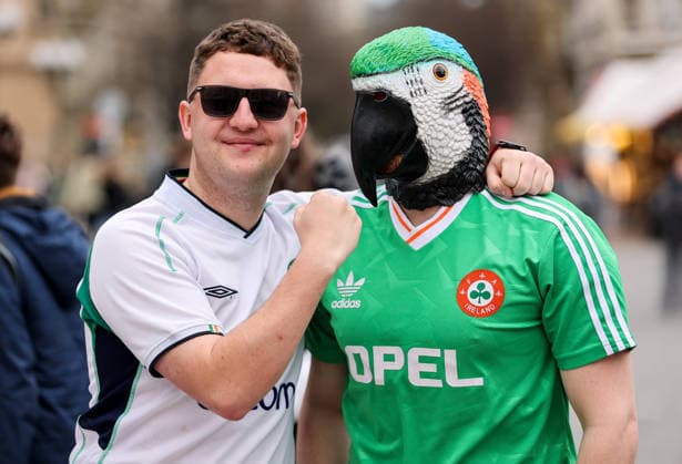 Sport Bilder des Tages Republic of Ireland Fans In Prague Ahead Of The 2026 FIFA World Cup, WM, Weltmeisterschaft, Fussball Play-Off Semi-Final, Prague, Czech Republic 25 3 2026 Ireland Fans Cian Ryan and SÃ Cian Ryan and SÃ amus Burns 25 3 2026  Copyright: x INPHO RyanxByrnex RB2_6964