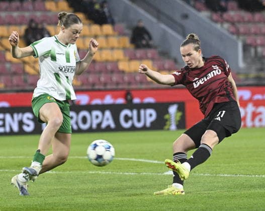 L-R Sofia Reidy (Hammarby) and Michaela Khyrova (Sparta) in action during Football players of Hammarby IP pose for photographer for team photo prior to the UEFA WomenÂ s Europa Cup semifinal match AC Sparta Prague vs Hammarby IP in Prague, Czech Republic, March 25, 2026. (CTKxPhoto MichalxKrumphanzl) CTKPhotoP2026032507634  CTKPhotoP2026032507634