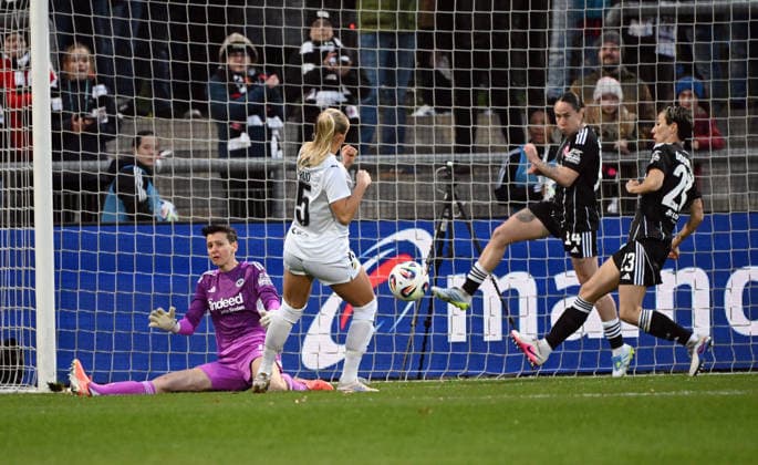 25.03.2026, xjhx, Fussball UEFA Women s Europa Cup, Eintracht Frankfurt - BK Häcken v.l. Alva Selerud (BK Häcken),, Lina Altenburg (Eintracht Frankfurt Frauen), Geraldine Reuteler (Eintracht Frankfurt Frauen), Sara Doorsoun (Eintracht Frankfurt Frauen) (DFL DFB REGULATIONS PROHIBIT ANY USE OF PHOTOGRAPHS as IMAGE SEQUENCES and or QUASI-VIDEO) Frankfurt am Main