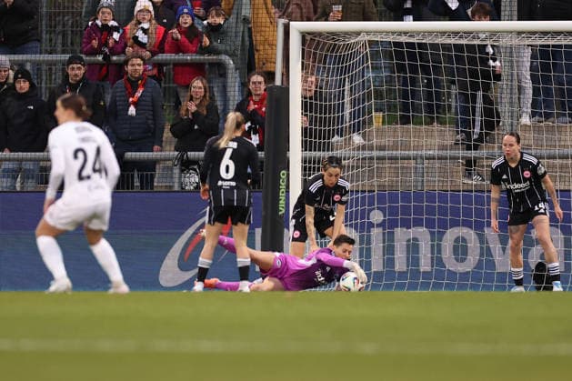 FRANKFURT AM MAIN, DEUTSCHLAND 25.03.2026 Halbfinal-Hinspiel im UEFA Women™s Europa Cup zwischen Eintracht Frankfurt Frauen und BK Haecken FF im Stadion am Brentanobad in Frankfurt am Main v.l., goalkeeper Lina Altenburg (Eintracht Frankfurt) in aktion, in action, Copyright: JoaquimxFerreira