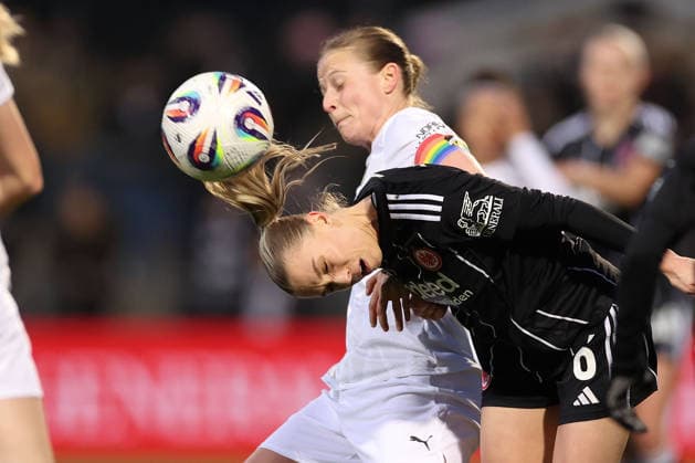 Sport Bilder des Tages FRANKFURT AM MAIN, DEUTSCHLAND 25.03.2026 Halbfinal-Hinspiel im UEFA Women™s Europa Cup zwischen Eintracht Frankfurt Frauen und BK Haecken FF im Stadion am Brentanobad in Frankfurt am Main v.l., Anna Anvegard (BK Haecken FF), Elisa Senss (Eintracht Frankfurt) Kopfball, Kopfballduell, aerial duel Copyright: JoaquimxFerreira