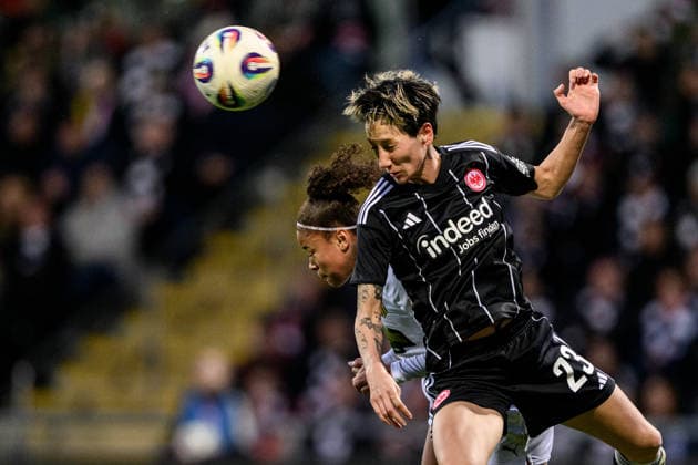 260325 Felicia Schröder of Häcken and Sara Doorsoun of Eintracht Frankfurt during the UEFA Women s Europa Cup semifinal between Eintracht Frankfurt and Häcken on March 25, 2026 in Frankfurt. Photo: Mathias Bergeld BILDBYRAN kod MB MB1357 fotboll football soccer fotball europa cup eintracht frankfurt häcken uefa womens europa cup dam bbeng semifinal Copyright: MATHIASxBERGELD BB260325MB035