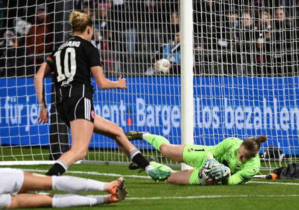 25.03.2026, xjhx, Fussball UEFA Women s Europa Cup, Eintracht Frankfurt - BK Häcken v.l. Stine Sandbech (BK Häcken), Laura Freigang (Eintracht Frankfurt Frauen), Fanney Inga Birkisdottir (BK Häcken) (DFL DFB REGULATIONS PROHIBIT ANY USE OF PHOTOGRAPHS as IMAGE SEQUENCES and or QUASI-VIDEO) Frankfurt am Main