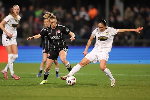 FRANKFURT AM MAIN, DEUTSCHLAND 25.03.2026 Halbfinal-Hinspiel im UEFA Women™s Europa Cup zwischen Eintracht Frankfurt Frauen und BK Haecken FF im Stadion am Brentanobad in Frankfurt am Main v.l., Nina Luehrssen (Eintracht Frankfurt), Nesrin Akguen (BK Haecken FF) zweikampf, action, aktion, battles for the Ball Copyright: JoaquimxFerreira