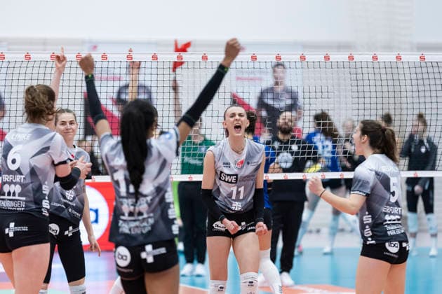 1. Volleyball Bundesliga Frauen Playoffs Viertelfinale: Schwarz-Weiss Erfurt vs. Allianz MTV Stuttgart; Erfurt; 25.03.2026 Jubel, Isabel KovaÄiÄ‡ ( 11; Schwarz-Weiss Erfurt) und Mannschaft 1. Volleyball Bundesliga Frauen Playoffs Viertelfinale: Schwarz-Weiss Erfurt vs. Allianz MTV Stuttgart; Riethsporthalle Erfurt; 25.03.2026 Copyright: xBEAUTIFULxSPORTS Duehringx