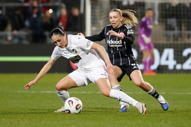 Frankfurt, Deutschland 25. März 2026: UEFA Womens Europa Cup - 2025 2026 - Halbfinale - Eintracht Frankfurt gegen BK Häcken Im Bild: v. li. im Zweikampf Nesrin Akgün Akguen (BK) und Elisa Senß Senss (SGE) Stadion am Bretanobad Hessen Copyright: xFotostandx xvanxderxVeldenx