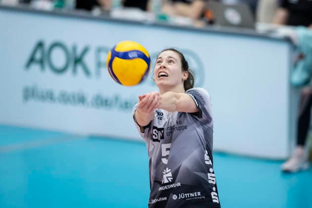 1. Volleyball Bundesliga Frauen Playoffs Viertelfinale: Schwarz-Weiss Erfurt vs. Allianz MTV Stuttgart; Erfurt; 25.03.2026 Emilie Respaut ( 5; Schwarz-Weiss Erfurt) 1. Volleyball Bundesliga Frauen Playoffs Viertelfinale: Schwarz-Weiss Erfurt vs. Allianz MTV Stuttgart; Riethsporthalle Erfurt; 25.03.2026 Copyright: xBEAUTIFULxSPORTS Duehringx