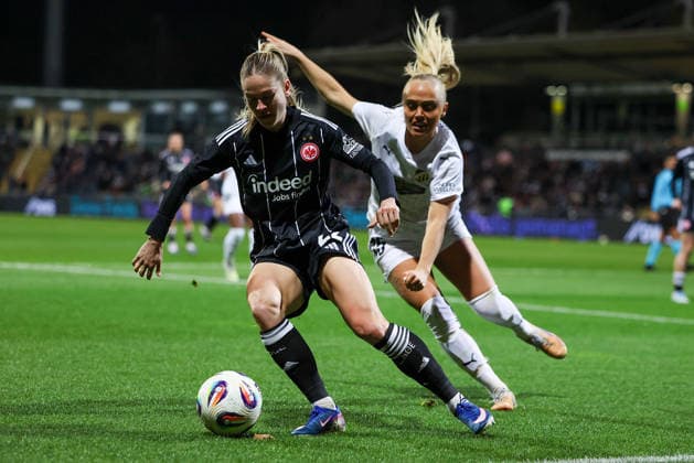 FRANKFURT AM MAIN, DEUTSCHLAND 25.03.2026 Halbfinal-Hinspiel im UEFA Women™s Europa Cup zwischen Eintracht Frankfurt Frauen und BK Haecken FF im Stadion am Brentanobad in Frankfurt am Main v.l., Nadine Andrina Riesen (Eintracht Frankfurt), Alva Selerud (BK Haecken FF), zweikampf, action, aktion, battles for the Ball Copyright: JoaquimxFerreira