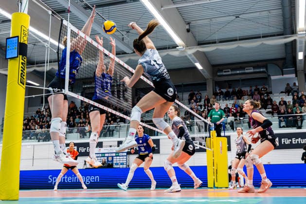25.03.2026, GER, Volleyball, Frauen, 1.BL, PlayOffs Viertelfinale, Saison 25 26, Schwarz-Weiss Erfurt - Allianz MTV Stuttgart Kinga Szuecs (Schwarz-Weiss Erfurt) 99089 Erfurt Sporthalle Sportanlage Rieths Thüringen Deutschland