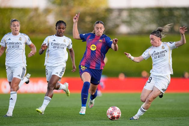 March 25, 2026, Valdebebas, Madrid, Spain: Clara Serrajordi Diaz of FC Barcelona, Barca and Eva Navarro of Real Madrid compete for the ball during the UEFA Womenâ€⠢s Champions League 2025 26, Quarter-finals first leg football match played between Real Madrid CF and FC Barcelona at Alfredo Di Stefano stadium on March 25, 2026, in Valdebebas, Madrid, Spain. Real Madrid CF V FC Barcelona - UEFA Womenâ€⠢S Champions League 2025 26 Quarter-Finals First Leg - ZUMAa181 20260325_zaa_a181_045 Copyright: xDennisxAgyemanx