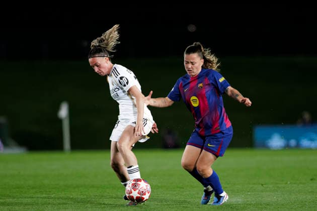 UEFA Women s Champions League - Real Madrid vs Barcelona MADRID, SPAIN -March 25:Claudia Pina of Barcelona and Eva Navarro of Real Madrid in action during the UEFA Women s Champions League quarterfinals First leg match between Real Madrid and Barcelona at Alfredo Di Stefano stadium in Madrid.(Photo by Guillermo Martinez f22photo) Madrid Alfredo Di Stefano Stadium Spain Copyright: xGuillermoxMartinezx