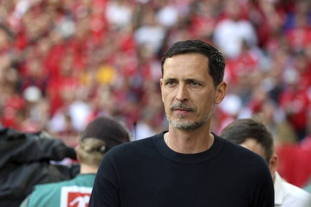 Trainer Dino Toppmöller (SG Eintracht Frankfurt) beim Spiel der 1. FBL: 24-25: 34. Sptg. SC Freiburg - Eintracht Frankfurt DFL REGULATIONS PROHIBIT ANY USE OF PHOTOGRAPHS AS IMAGE SEQUENCES AND OR QUASI-VIDEONann Foto: Joachim Hahne johapress3 Coach Dino Toppmöller (SG Eintracht Frankfurt) at the match of the 1st FBL: 24-25: 34th Sptg. SC Freiburg - Eintracht Frankfurt DFL REGULATES PROHIBIT ANY USE OF PHOTOGRAPHS AS IMAGE SEQUENCES AND OR QUASI-VIDEOn Photo: Joachim Hahne johapress3 Copyright: imageBROKER JoachimxHahne ibliqx17094008.jpg