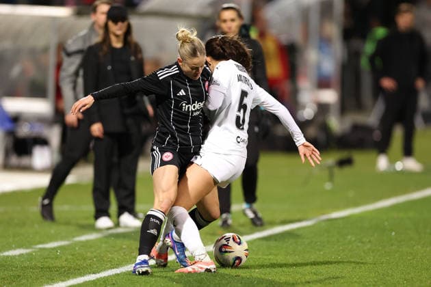 FRANKFURT AM MAIN, DEUTSCHLAND 25.03.2026 Halbfinal-Hinspiel im UEFA Women™s Europa Cup zwischen Eintracht Frankfurt Frauen und BK Haecken FF im Stadion am Brentanobad in Frankfurt am Main v.l., Nadine Andrina Riesen (Eintracht Frankfurt), Delaney Matriano (BK Haecken FF), zweikampf, action, aktion, battles for the Ball Copyright: JoaquimxFerreira