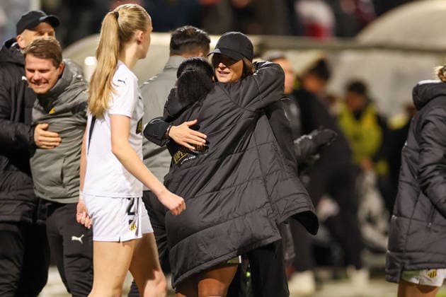 FRANKFURT AM MAIN, DEUTSCHLAND 25.03.2026 Halbfinal-Hinspiel im UEFA Women™s Europa Cup zwischen Eintracht Frankfurt Frauen und BK Haecken FF im Stadion am Brentanobad in Frankfurt am Main v.l., headcoach Elena Sadiku (BK Haecken FF) jubeln jubelt nach Spielende. Copyright: JoaquimxFerreira