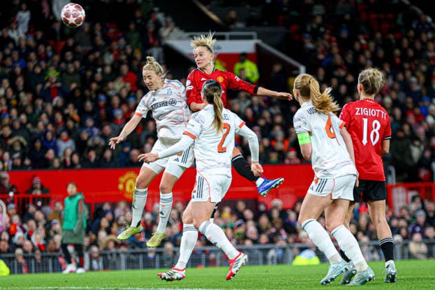 MANCHESTER, ENGLAND - March 25: Lea Schuller of Manchester United, ManU heads the ball during the UEFA Womens Champions League match between Manchester United and Bayern Munich at Old Trafford in Manchester, England Copyright: xNataliexMincher SPPx Sportspressphoto_SPR118014