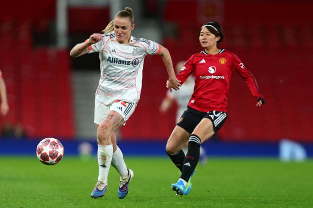 Manchester United, ManU Women v Bayern Munich Women Georgia Stanway of Bayern Munich battles with Hinata Miyazawa of Manchester United during Manchester United Women v Bayern Munich Women UEFA Champions League Quarter-Final 1st Leg match at Old Trafford, Manchester, England on 25 March 2026 Credit: Luke Williams Every Second Media Editorial use only. All images are copyright Every Second Media Limited. No images may be reproduced without prior permission. Copyright: xIMAGO EveryxSecondxMediax ESM-1877-0036 LukexWilliamsx xEveryxSecondxMediax