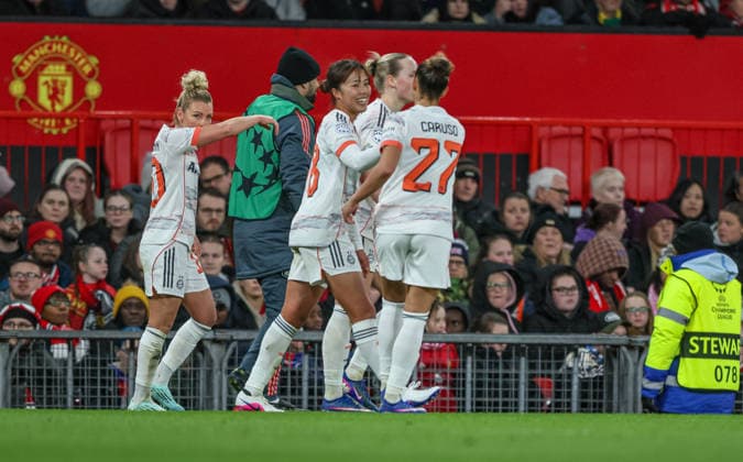 GBR, Manchester, Manchester United, ManU vs Bayern München, Women s Champions League, Fussball, UEFA, Spielzeit 2025 2026, Old Trafford, Viertelfinale, Hinspiel im Bild: Momoko Tanikawa (Bayern München 18) erzielt das Tor zum 3:2, Tor, Freude, Jubel und Emotion, goal scored DFB DFL REGULATIONS PROHIBIT ANY USE OF PHOTOGRAPHS AS IMAGE SEQUENCES AND OR QUASI-VIDEO, 25.03.2026 Copyright: HMBxMedia HendrikxHamelau