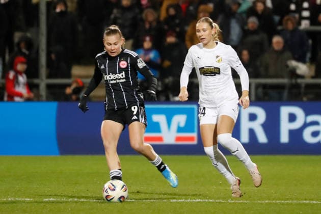 Frankfurt, Deutschland 25. März 2026: UEFA Womens Europa Cup - 2025 2026 - Halbfinale - Eintracht Frankfurt gegen BK Häcken Im Bild: v. li. im Zweikampf Jarne Teulings (SGE) und Tilde Karlsson (BK) Stadion am Bretanobad Hessen Copyright: xFotostandx xvanxderxVeldenx