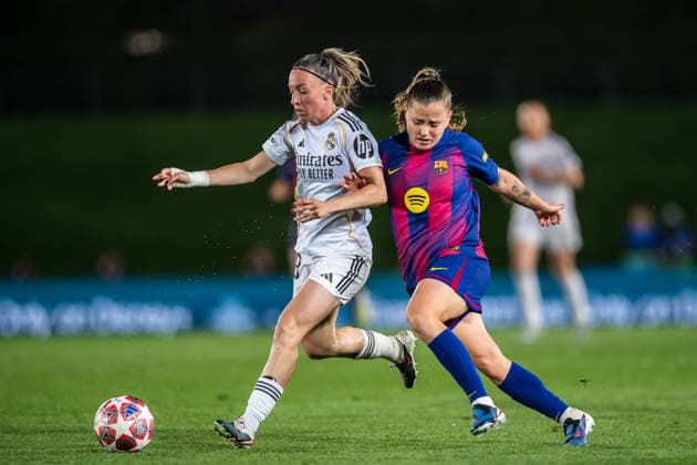 Real Madrid v FC Barcelona, Barca UEFA Women s Champions League, Madrid, Spain Madrid, Spain. 25th, March 2026. Eva Navarro of Real Madrid CF battles for possession with Claudia Pina of FC Barcelona during the UEFA Women s Champions League 2025 26 match between Real Madrid CF and FC Barcelona at Estadio Alfredo Di Stefano in Madrid. Spain, Madrid, Estadio Alfredo Di Stefano  Copyright: xGonzalesxPhoto LucianoxLimax