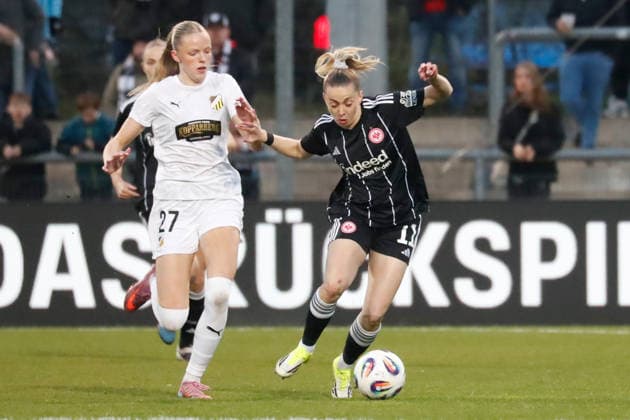 Frankfurt, Deutschland 25. März 2026: UEFA Womens Europa Cup - 2025 2026 - Halbfinale - Eintracht Frankfurt gegen BK Häcken Im Bild: v. li. im Zweikampf Thelma Palmadottir (BK) und Nina Lührßen Luehrssen (SGE) Stadion am Bretanobad Hessen Copyright: xFotostandx xvanxderxVeldenx