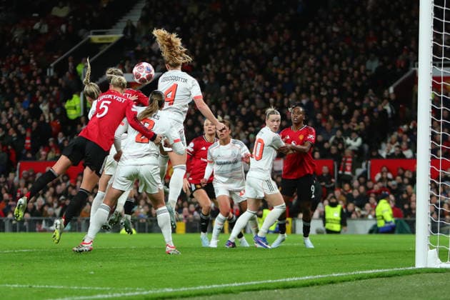 Manchester United, ManU Women v Bayern Munich Women Hanna Lundkvist of Manchester United scores a GOAL 2-2 during Manchester United Women v Bayern Munich Women UEFA Champions League Quarter-Final 1st Leg match at Old Trafford, Manchester, England on 25 March 2026 Credit: Luke Williams Every Second Media Editorial use only. All images are copyright Every Second Media Limited. No images may be reproduced without prior permission. Copyright: xIMAGO EveryxSecondxMediax ESM-1877-0037 LukexWilliamsx xEveryxSecondxMediax