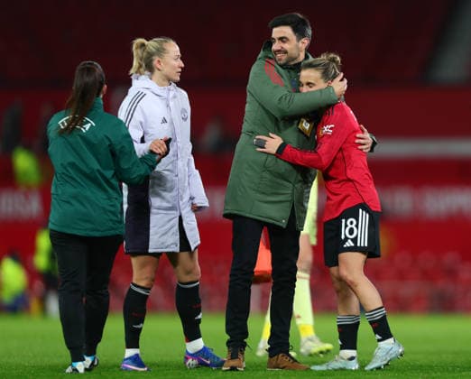 Manchester United, ManU Women v Bayern Munich Women JosÃ Barcala, Manager of Bayern Munich hugs former Bayern Munich player, Julia Zigiotti Olme of Manchester United following full time during Manchester United Women v Bayern Munich Women UEFA Champions League Quarter-Final 1st Leg match at Old Trafford, Manchester, England on 25 March 2026 Credit: Luke Williams Every Second Media Editorial use only. All images are copyright Every Second Media Limited. No images may be reproduced without prior permission. Copyright: xIMAGO EveryxSecondxMediax ESM-1877-0059 LukexWilliamsx xEveryxSecondxMediax