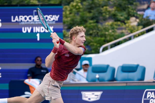 MIAMI GARDENS, FL - MARCH 25: Martin Landaluce (ESP) in action during a men™s quarter-final singles match against Jiri Lehecka (CZE) at the Miami Open on March 25, 2026, at Hard Rock Stadium in Miami Gardens, Florida,(Photo by Chris Arjoon Icon Sportswire) TENNIS: MAR 25 Miami Open EDITORIAL USE ONLY Icon2603250010082