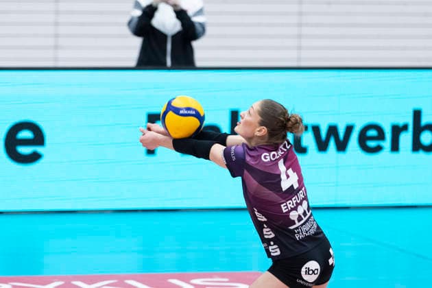 1. Volleyball Bundesliga Frauen Playoffs Viertelfinale: Schwarz-Weiss Erfurt vs. Allianz MTV Stuttgart; Erfurt; 25.03.2026 Lotte Goertz ( 4; Schwarz-Weiss Erfurt) 1. Volleyball Bundesliga Frauen Playoffs Viertelfinale: Schwarz-Weiss Erfurt vs. Allianz MTV Stuttgart; Riethsporthalle Erfurt; 25.03.2026 Copyright: xBEAUTIFULxSPORTS Duehringx