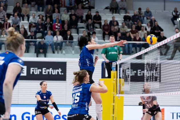 1. Volleyball Bundesliga Frauen Playoffs Viertelfinale: Schwarz-Weiss Erfurt vs. Allianz MTV Stuttgart; Erfurt; 25.03.2026 Jasmine Gross ( 3; Allianz MTV Stuttgart) 1. Volleyball Bundesliga Frauen Playoffs Viertelfinale: Schwarz-Weiss Erfurt vs. Allianz MTV Stuttgart; Riethsporthalle Erfurt; 25.03.2026 Copyright: xBEAUTIFULxSPORTS Duehringx