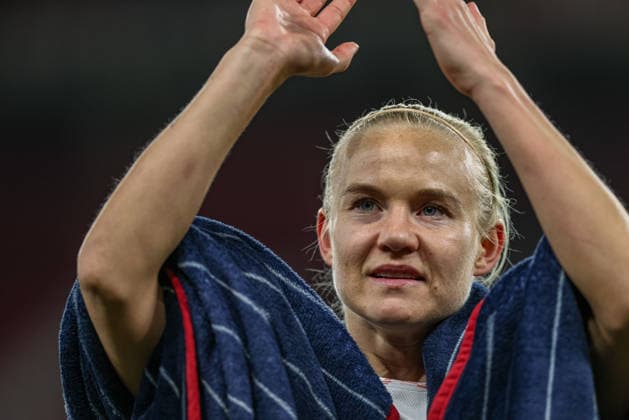 GBR, Manchester, Manchester United, ManU vs Bayern München, Women s Champions League, Fussball, UEFA, Spielzeit 2025 2026, Old Trafford, Viertelfinale, Hinspiel im Bild: Pernille Harder (Bayern München 21) DFB DFL REGULATIONS PROHIBIT ANY USE OF PHOTOGRAPHS AS IMAGE SEQUENCES AND OR QUASI-VIDEO, 25.03.2026 Copyright: HMBxMedia HendrikxHamelau