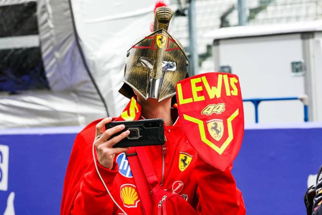 F1 - JAPANESE GRAND PRIX 2026 Fan of Lewis Hamilton during the Formula 1 Japanese Grand Prix 2026, 3rd round of the 2026 Formula One World Championship, WM, Weltmeisterschaft from March 27 to 29, 2026 on the Suzuka Circuit, in Suzuka, Japan - SuzukaJapan  Copyright: xFLORENTxGOODENx