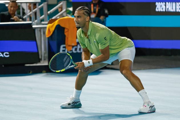 MIAMI GARDENS, FL - MARCH 25: Arthur Fils (FRA) in action during a men™s quarter-final singles match against Tommy Paul (USA) at the Miami Open on March 25, 2026, at Hard Rock Stadium in Miami Gardens, Florida,(Photo by Chris Arjoon Icon Sportswire) TENNIS: MAR 25 Miami Open EDITORIAL USE ONLY Icon2603250010181