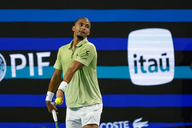 MIAMI GARDENS, FL - MARCH 25: Arthur Fils (FRA) in action during a men™s quarter-final singles match against Tommy Paul (USA) at the Miami Open on March 25, 2026, at Hard Rock Stadium in Miami Gardens, Florida,(Photo by Chris Arjoon Icon Sportswire) TENNIS: MAR 25 Miami Open EDITORIAL USE ONLY Icon2603250010202