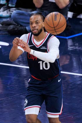 March 25, 2026, Inglewood, California, USA: Darius Garland 10 of the Los Angeles Clippers passes the ball during their regular season NBA, Basketball Herren, USA game against the Toronto Raptors on Wednesday March 25, 2026 at Intuit Dome in Inglewood, California. Clippers defeat Raptors, 119-94. ARIANA RUIZ PI Inglewood USA - ZUMAp124 20260325_zaa_p124_031 Copyright: xArianaxRuizx