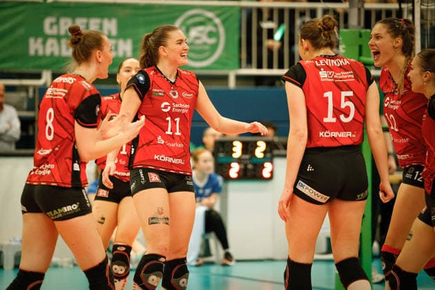 Volleyball I Frauen I Saison 2025-2026 I Bundesliga I Playoff-Viertelfinale 2 I USC Münster - Dresdner SC I 25.03.2026 Jette Kuipers (8, Dresdner SC) Amanda Siksna (11, Dresdner SC) Marta Kamelija Levinska (15, Dresdner SC) Mette Pfeffer (12, Dresdner SC) Jubeln nach einem Punktgewinn Münster Sporthalle Berg Fidel Nordrhein-Westfalen Deutschland Copyright: xLobeca CedricxSiefkerx