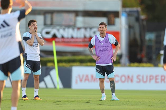 Argentina s forward Lionel Messi (R) gestures next his teammate defender Nicolas Tagliafico (L) during a training session in Ezeiza, Buenos Aires Province, on March 25, 2026, ahead of the FIFA World Cup, WM, Weltmeisterschaft, Fussball 2026 friendlys football matches against Mauritania and Zambia. EZEIZA ARGENTINA Copyright: xALEJANDROxPAGNIx