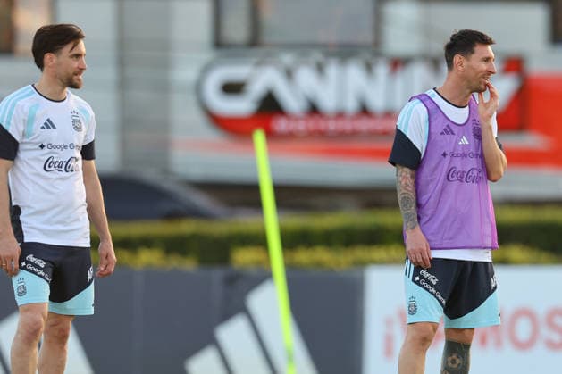 Argentine forward Lionel Messi (R) gestures next his teammate defender Nicolas Tagliafico during a training session in Ezeiza, Buenos Aires Province, on March 25, 2026, ahead of the 2026 FIFA World Cup, WM, Weltmeisterschaft, Fussball friendly matches against Mauritania and Zambia. EZEIZA ARGENTINA Copyright: xALEJANDROxPAGNIx