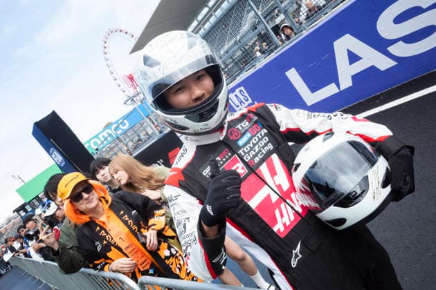 March 26, 2026, Suzuka, Mie, Japan: F1 fans on a pit lane walk on media day for the 2026 Formula 1 Japanese Grand Prix. Formula 1 is one of the most logistically complicated sporting events in the world and the price of motorsport logistics has been affected by the US-Iran warÃ¢â‚¬â ¢s impact on air freight shipping lanes and oil prices. Suzuka Japan - ZUMAb177 20260326_aap_b177_052 Copyright: xTaidghxBarronx