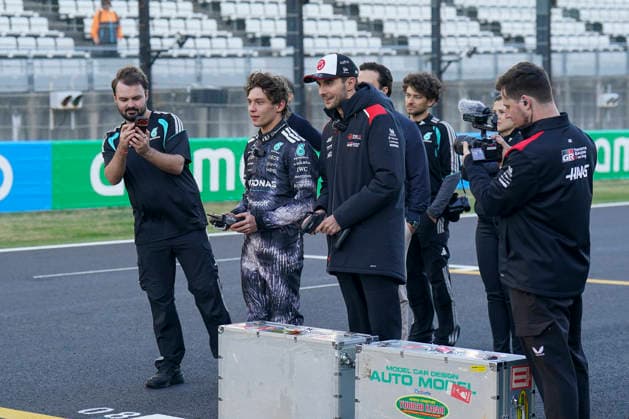 FORMULA ONE JAPANESE GRAND PRIX 2026 Kimi Antonelli 12 (ITA) Mercedes and Esteban Ocon 31 (FRA) Haas F1 Team racing RC Cars during the Formula 1 Aramco Japanese Grand Prix 2026, 3rd round of the 2026 Formula One World Championship, WM, Weltmeisterschaft from March 27th - 29th, 2026 at the Suzuka Circuit, Suzuka City, Japan. Credit: Robbie Hoad Every Second Media Editorial use only. All images are copyright Every Second Media Limited. No images may be reproduced without prior permission. Copyright: xIMAGO EveryxSecondxMediax ESM-1879-0066 RobbiexHoadx xEveryxSecondxMediax