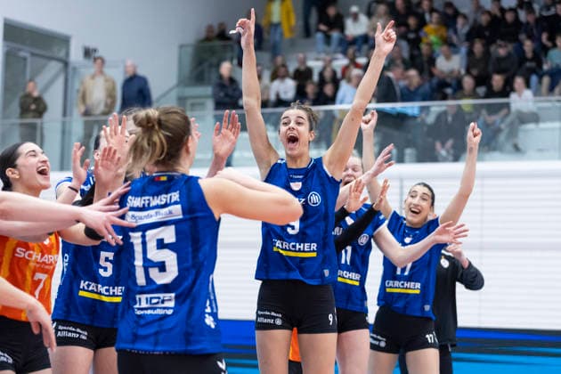 1. Volleyball Bundesliga Frauen Playoffs Viertelfinale: Schwarz-Weiss Erfurt vs. Allianz MTV Stuttgart; Erfurt; 25.03.2026 Jubel, Anna Koulberg ( 9; Allianz MTV Stuttgart) (Bildmitte) 1. Volleyball Bundesliga Frauen Playoffs Viertelfinale: Schwarz-Weiss Erfurt vs. Allianz MTV Stuttgart; Riethsporthalle Erfurt; 25.03.2026 Copyright: xBEAUTIFULxSPORTS Duehringx