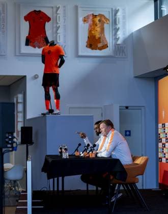 ZEIST - Netherlands national team, Nationalteam coach Ronald Koeman looks ahead to the friendly match against Norway. ROBIN VAN LONKHUIJSEN ANP xVIxANPxSportx xxANPxIVx 554390182 originalFilename: 554390182.jpg